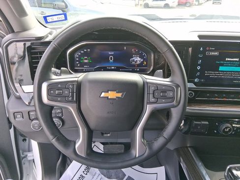 Used 2025 Chevrolet Silverado 1500 LT Trail Boss w/ LT Trail Boss Premium Package AWD/4WD image 9