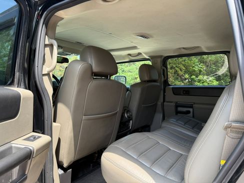 Used 2004 HUMMER H2 Luxury w/ Preferred Equipment Group image 15