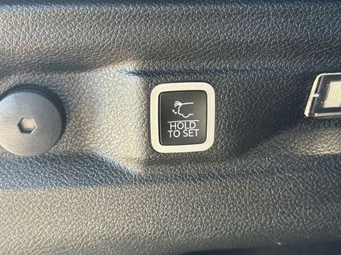 Used 2023 Jeep Grand Cherokee L Laredo AWD/4WD image 11