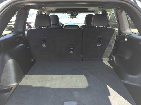 Used 2023 Jeep Grand Cherokee Altitude AWD/4WD image 33