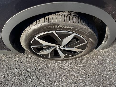 Used 2023 Volkswagen ID.4 Pro S Plus image 4