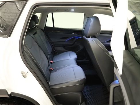 New 2026 Volkswagen Tiguan SE AWD/4WD image 32