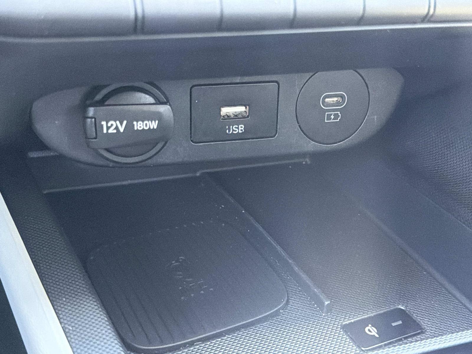 Used 2024 Hyundai Elantra Limited FWD image 30