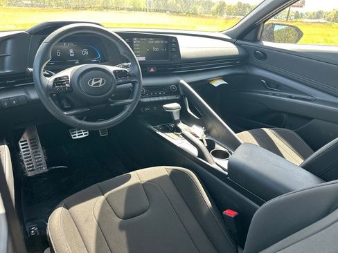 Used 2025 Hyundai Elantra Sport image 23