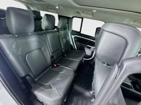 Used 2023 Land Rover Defender 130 SE image 30