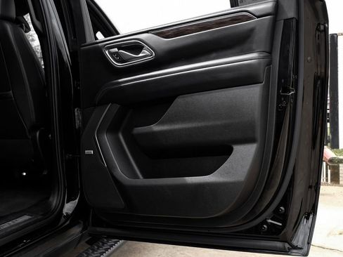 Used 2022 Chevrolet Suburban Z71 w/ Z71 Off-Road Package image 50