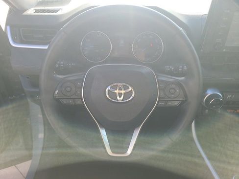 Used 2020 Toyota RAV4 XLE image 19