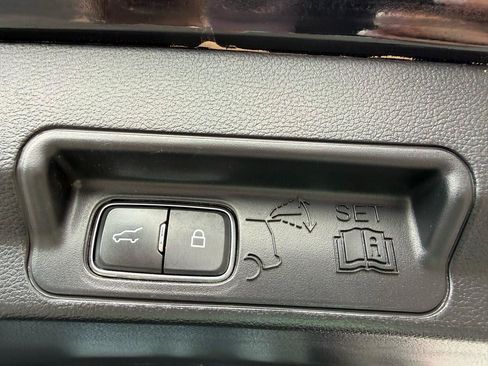 Used 2022 Ford Explorer XLT w/ Equipment Group 202A RWD image 18