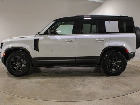 Used 2025 Land Rover Defender 110 S image 2