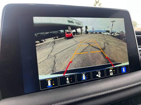 Used 2023 Chevrolet Tahoe Z71 w/ Luxury Package image 28