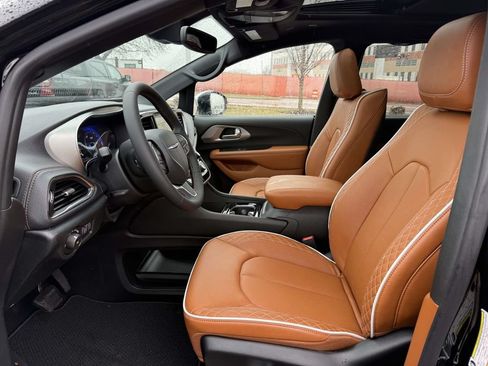 New 2026 Chrysler Pacifica Pinnacle AWD/4WD image 14