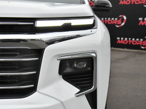 Used 2024 Chevrolet Traverse LT image 11