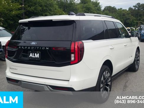Used 2025 Ford Expedition Platinum w/ Driver's Package AWD/4WD image 5