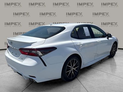 Used 2023 Toyota Camry SE FWD image 5