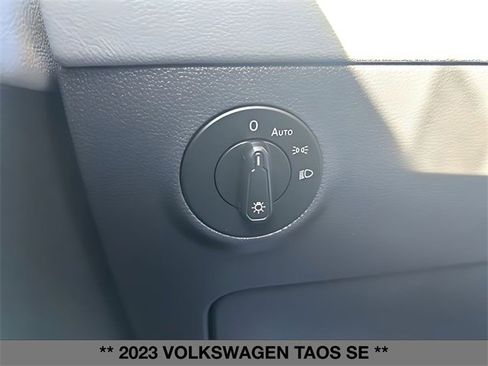 Used 2023 Volkswagen Taos SE w/ Panoramic Sunroof Package image 37