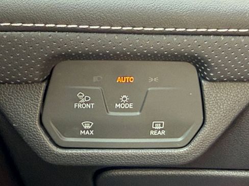 Used 2025 Volkswagen Atlas SE AWD/4WD image 36