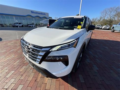 Used 2025 Nissan Rogue S image 7