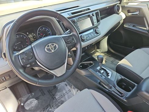 Used 2018 Toyota RAV4 XLE AWD/4WD image 13