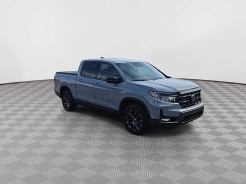 Used 2024 Honda Ridgeline Sport image 2