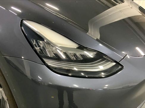 Used 2022 Tesla Model Y Long Range image 25