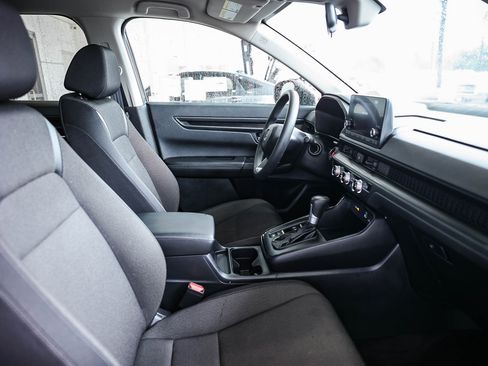 Used 2025 Honda CR-V LX image 21