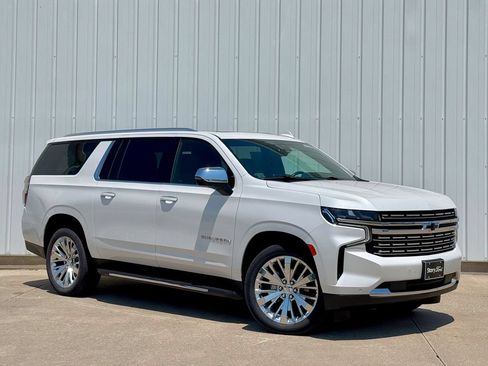 Used 2021 Chevrolet Suburban Premier AWD/4WD image 8