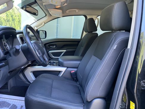 Used 2019 Nissan Titan SV w/ SV Convenience Package AWD/4WD image 16