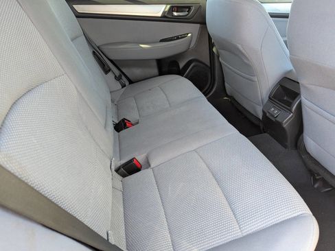 Used 2019 Subaru Outback 2.5i Premium image 14