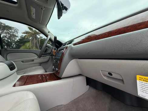 Used 2011 Chevrolet Tahoe LTZ RWD image 14