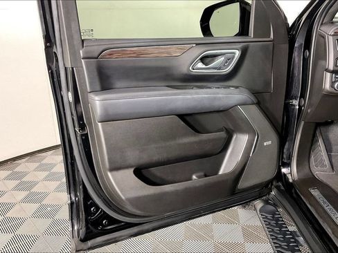 Used 2021 Chevrolet Tahoe Z71 w/ Luxury Package AWD/4WD image 22