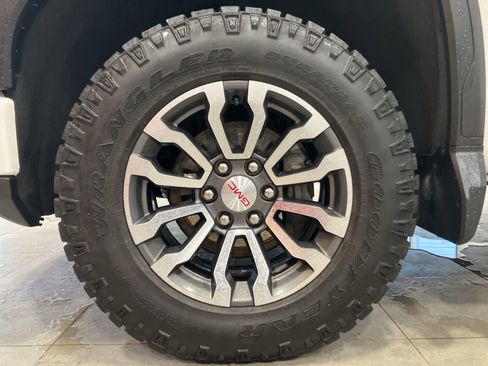 Used 2022 GMC Sierra 1500 AT4 w/ AT4 Premium Package image 9