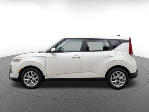 Used 2025 Kia Soul LX w/ LX Technology Package FWD image 4