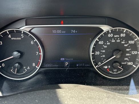 Used 2025 Nissan Altima 2.5 SV FWD image 9