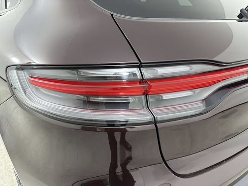 Certified 2025 Porsche Macan AWD/4WD image 18