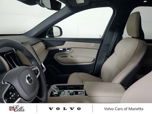 Used 2025 Volvo XC90 B6 Plus image 24