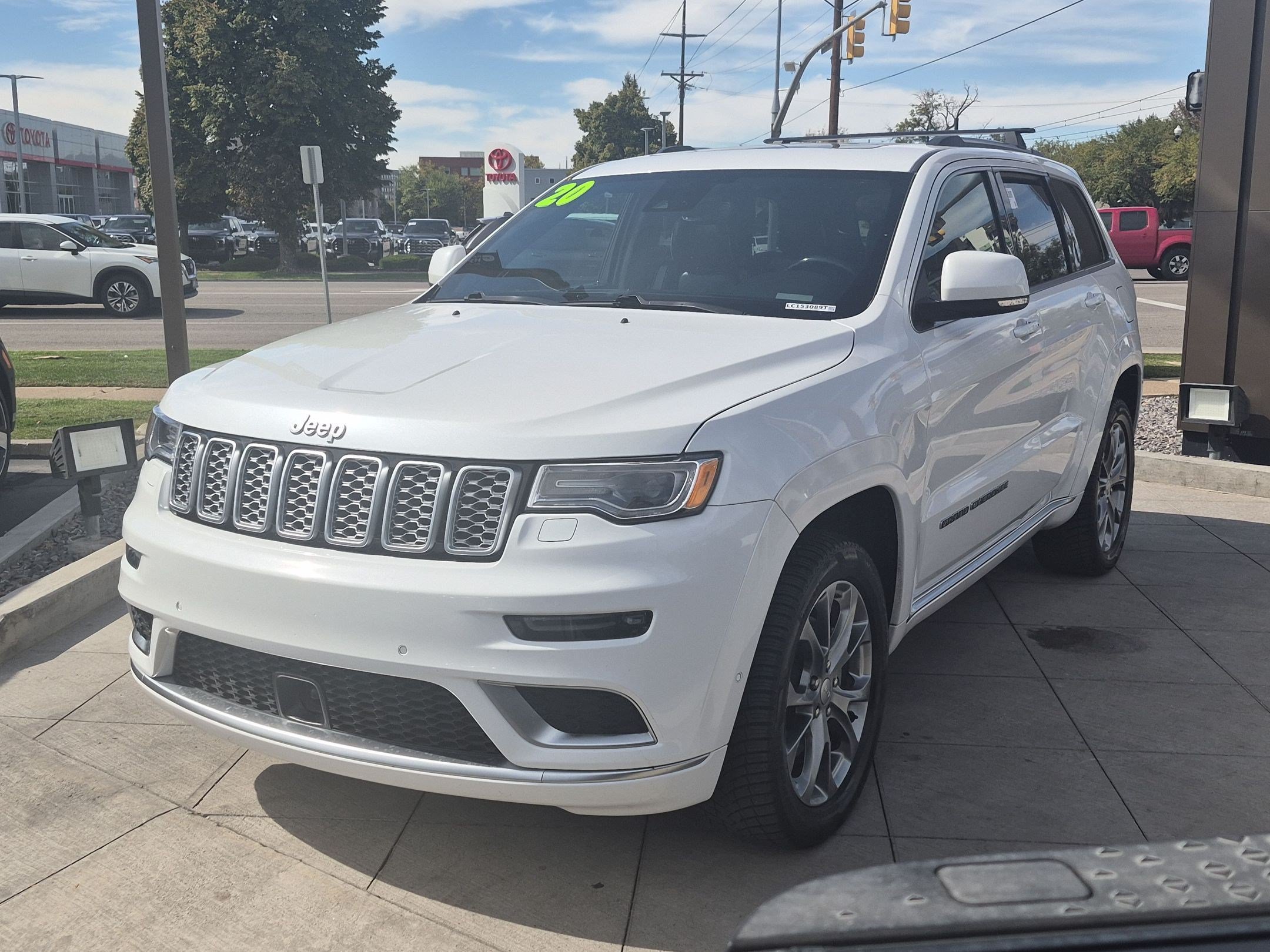 Used 2020 Jeep Grand Cherokee Summit AWD/4WD image 10