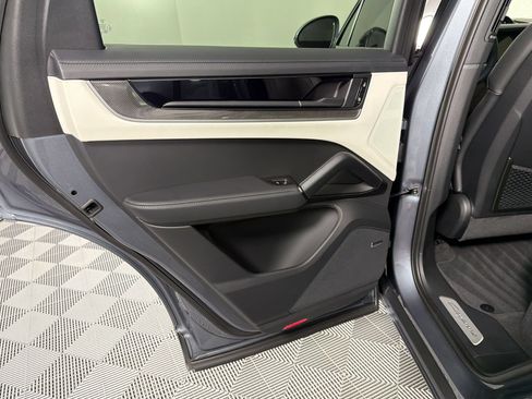 Certified 2026 Porsche Cayenne Coupe AWD/4WD image 20