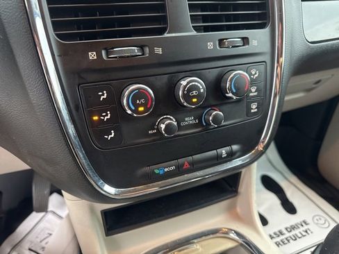 Used 2013 Dodge Grand Caravan SXT w/ UConnect Hands-Free Group image 20