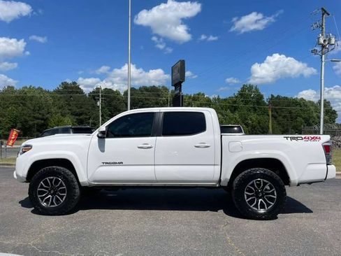 Used 2020 Toyota Tacoma TRD Sport AWD/4WD image 6