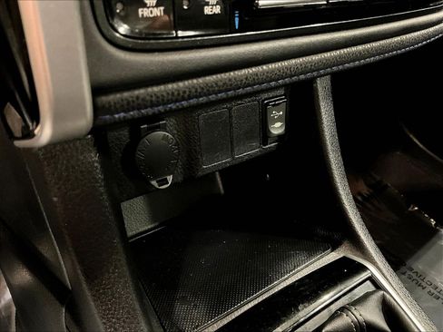 Used 2017 Toyota Corolla SE w/ Carpet Mat Package (TMS) FWD image 16