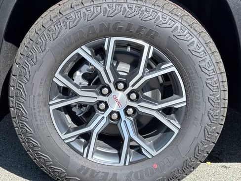 Used 2026 GMC Acadia AT4 AWD/4WD image 25