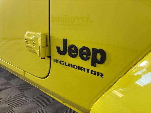 Used 2024 Jeep Gladiator Sport image 32