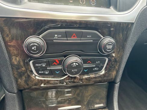 Used 2015 Chrysler 300 C RWD image 12