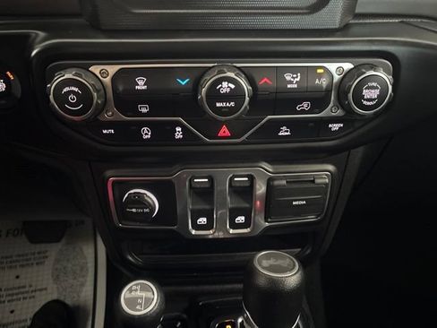 Used 2022 Jeep Wrangler Sport AWD/4WD image 25