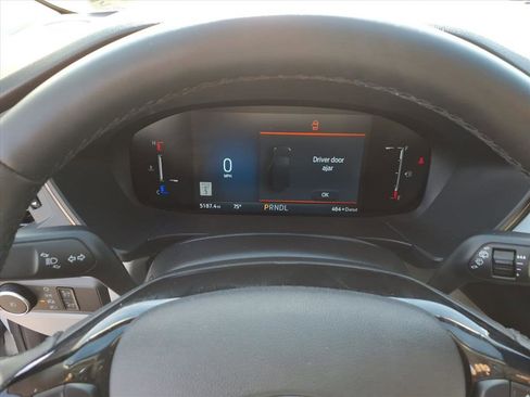 Used 2025 Ford Escape SE image 11