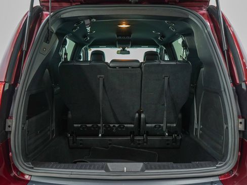 Used 2019 Dodge Grand Caravan SXT w/ Blacktop Package FWD image 19