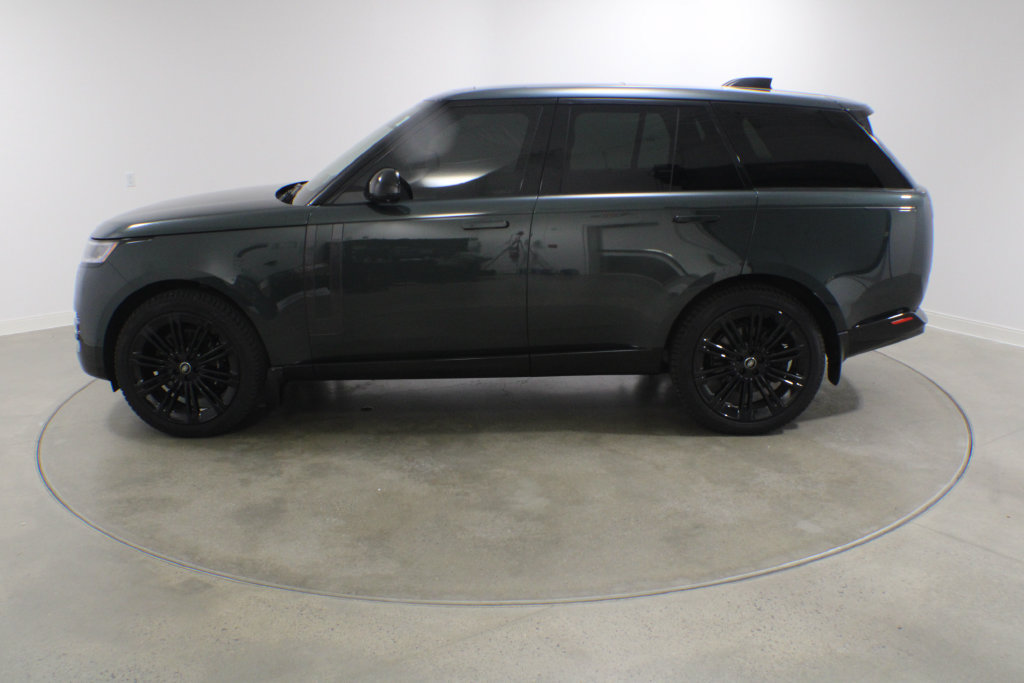 Certified 2025 Land Rover Range Rover SE AWD/4WD image 2