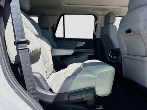 Used 2025 Ford Expedition Active RWD image 30