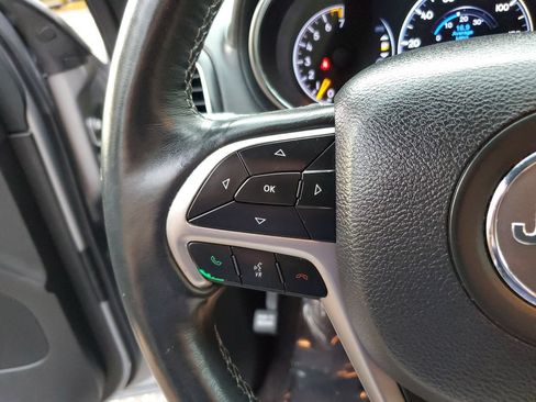 Used 2019 Jeep Grand Cherokee Overland RWD image 28
