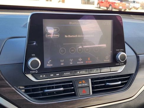 Used 2024 Nissan Altima 2.5 SV image 17